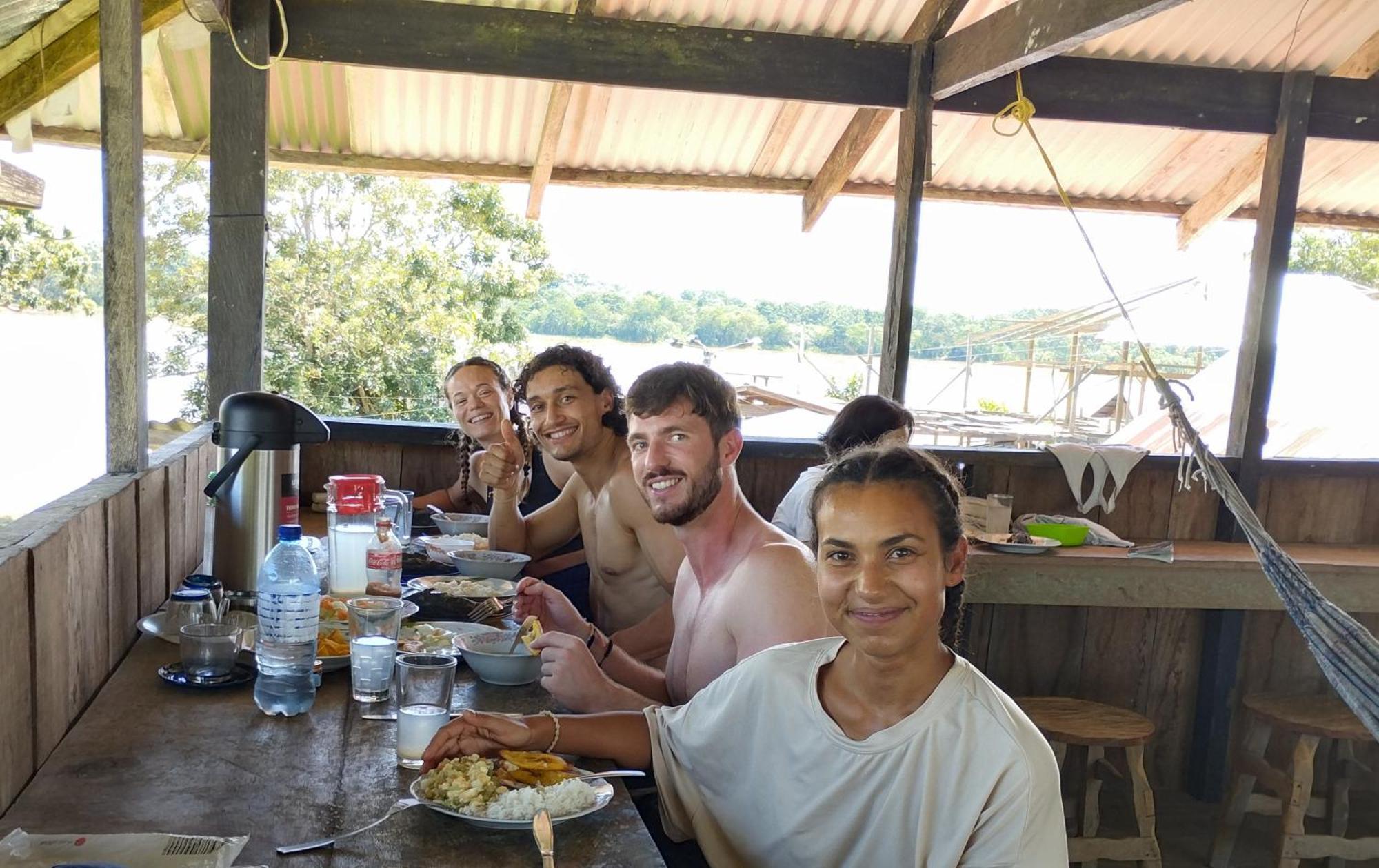 Hospedaje Y Tours Reina Arriera Amazonas Colombia Macedonia Экстерьер фото