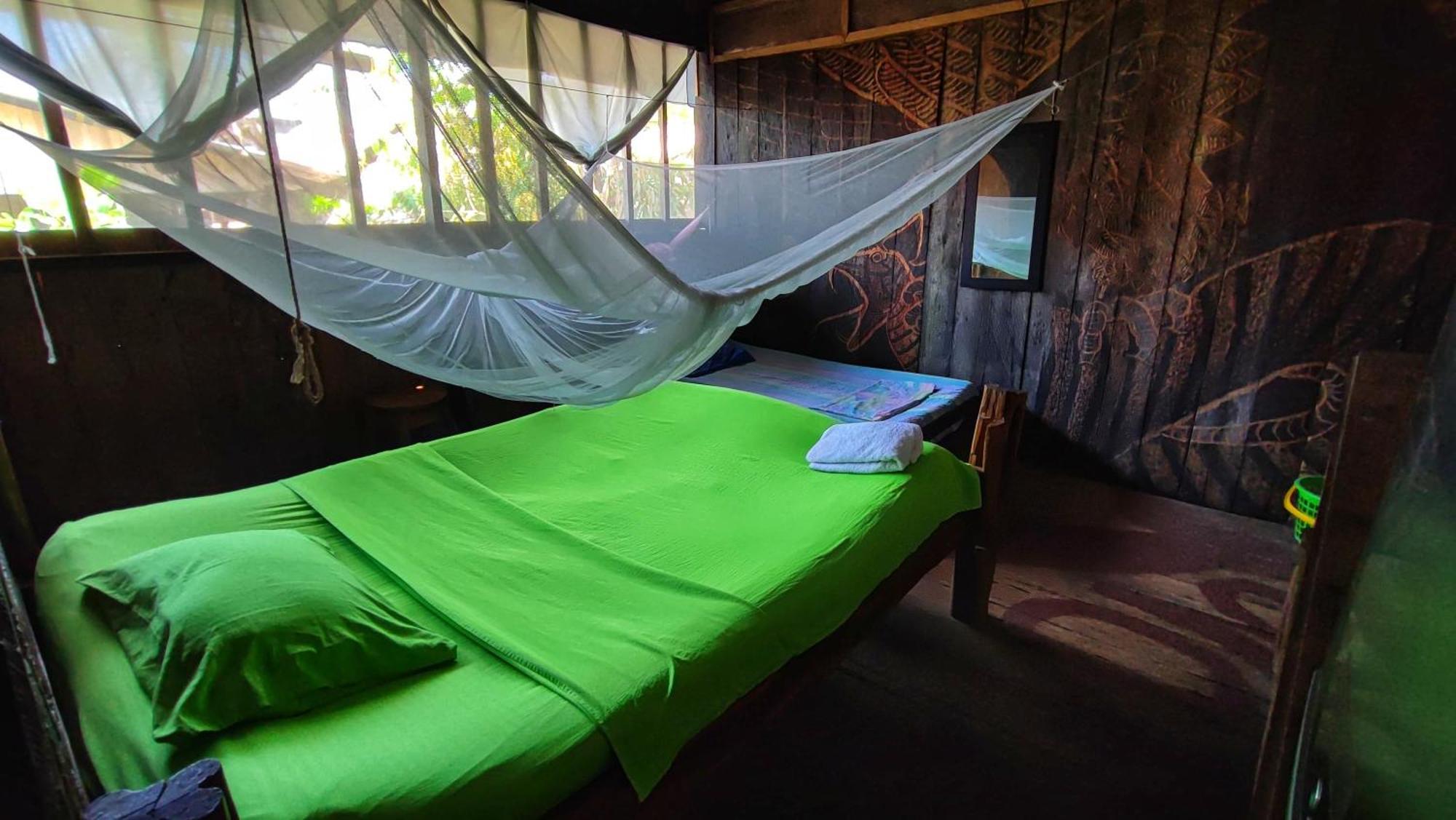 Hospedaje Y Tours Reina Arriera Amazonas Colombia Macedonia Экстерьер фото